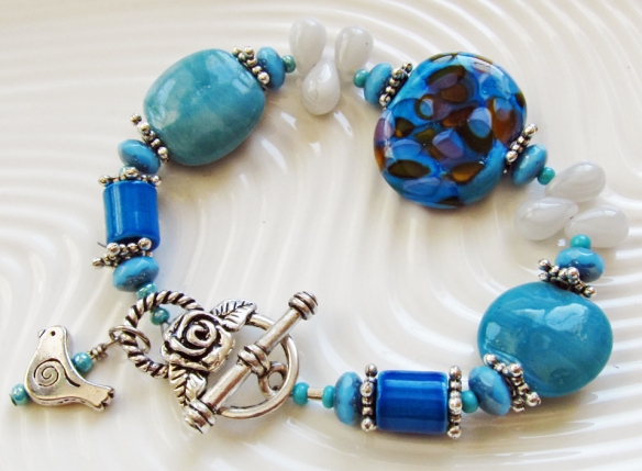 Turqoise handmade bracelet with lampwork bead.