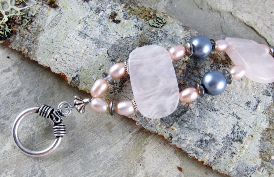 Rose quartz bracelet with pink and gray pearls